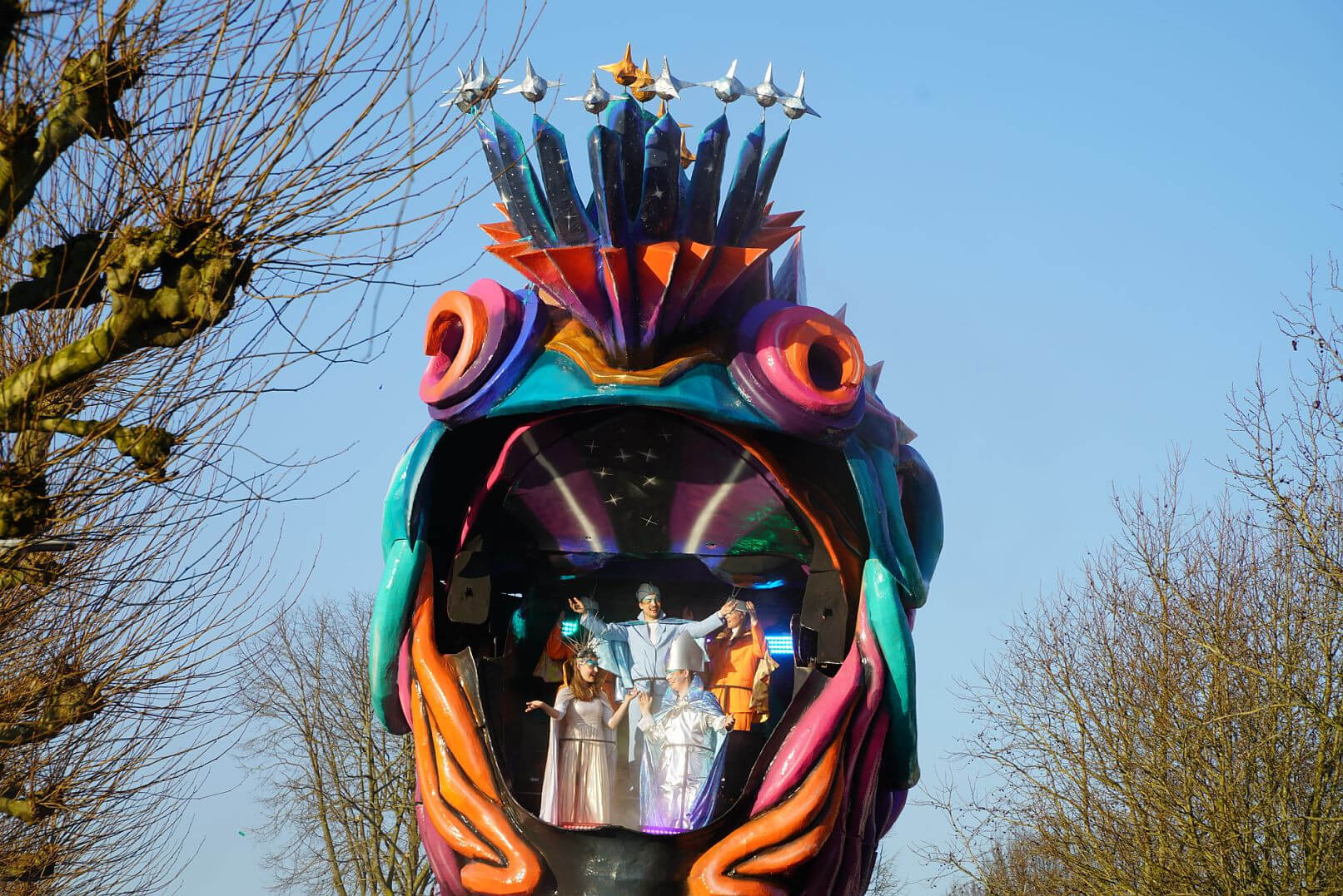 25030302optocht[10]